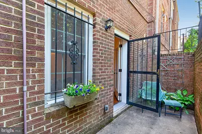 1949 Calvert Street NW #1/2, Washington, DC 20009 - Photo 18