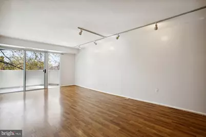 700 7th Street SW #211, Washington, DC 20024 - Photo 4