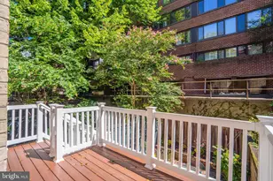 1025 30th St NW, Washington, DC 20007 - Photo 24