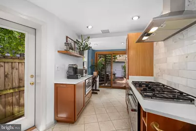 331 11th Street SE, Washington, DC 20003 - Photo 12