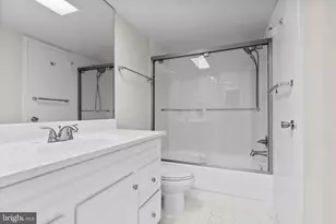1325 18th St NW, Washington, DC 20036 - Photo 18