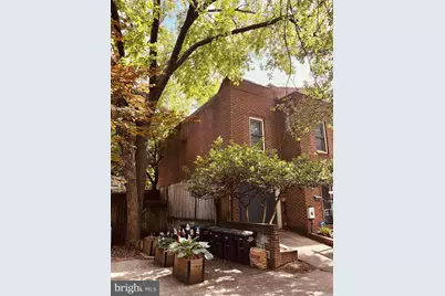 915 C Street SE, Washington, DC 20003 - Photo 2