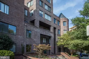 3 Washington Cir NW, Washington, DC 20037 - Photo 2