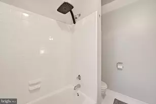 2410 20th St NW, Washington, DC 20009 - Photo 28