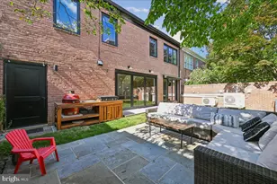 655 E St SE, Washington, DC 20003 - Photo 30