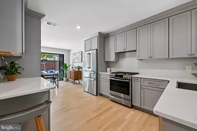 655 E Street SE, Washington, DC 20003 - Photo 2