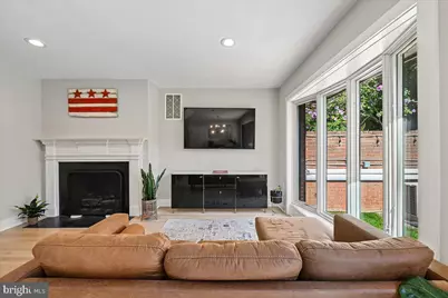 655 E Street SE, Washington, DC 20003 - Photo 8