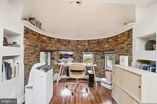 210 8th St SE, Washington, DC 20003 - Photo 32