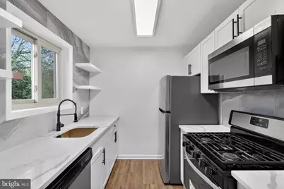 4570 Macarthur Boulevard NW #208, Washington, DC 20007 - Photo 2