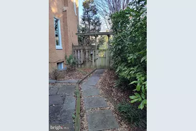 1418 44th Street NW #B, Washington, DC 20007 - Photo 2