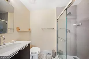 1801 Wyoming Ave NW, Washington, DC 20009 - Photo 18