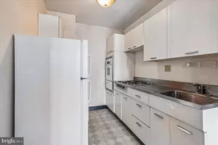 2475 Virginia Ave NW, Washington, DC 20037 - Photo 16