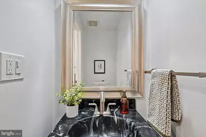 21 4th Street NE, Washington, DC 20002 - Photo 16