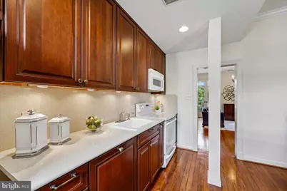 126 E Street SE, Washington, DC 20003 - Photo 14