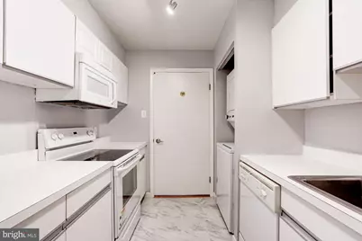 1140 23rd Street NW #806, Washington, DC 20037 - Photo 4