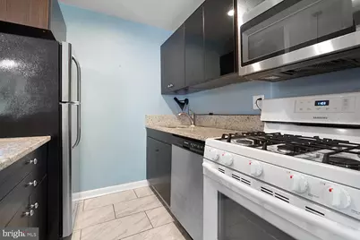 2400 41st Street NW #312, Washington, DC 20007 - Photo 8