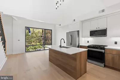 2504 41st Street NW #8, Washington, DC 20007 - Photo 6