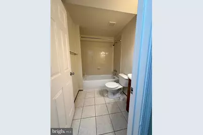 204 16th Street SE #B, Washington, DC 20003 - Photo 8