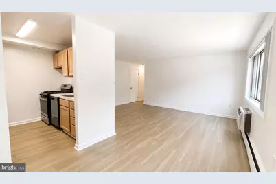 4465 Macarthur Boulevard NW #106, Washington, DC 20007 - Photo 2