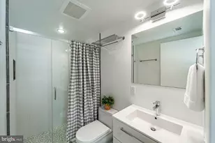2422 17th St NW, Washington, DC 20009 - Photo 16