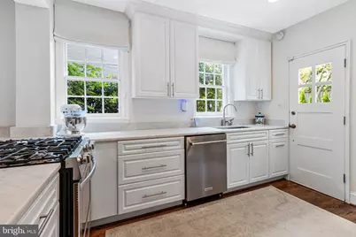 4607 Kenmore Drive NW, Washington, DC 20007 - Photo 14