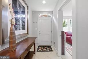 909 3rd Pl SE, Washington, DC 20003 - Photo 2