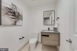 215 I Street NE, Washington, DC 20002 - Photo 32