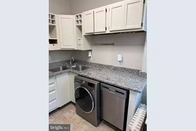 318 N Carolina Avenue SE #1, Washington, DC 20003 - Photo 4