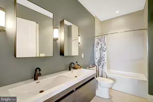900 11th St SE, Washington, DC 20003 - Photo 14