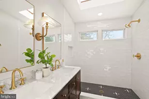 210 4th St SE, Washington, DC 20003 - Photo 10