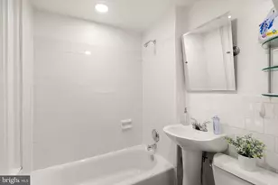 210 4th St SE, Washington, DC 20003 - Photo 20