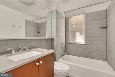 1121 24th Street NW #209, Washington, DC 20037 - Photo 8