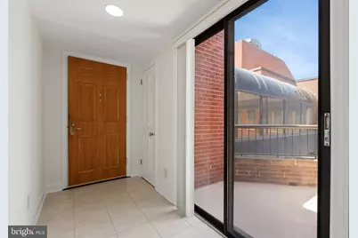 1080 Wisconsin Avenue NW #3019, Washington, DC 20007 - Photo 4
