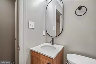 1317 Harvard St NW, Washington, DC 20009 - Photo 14