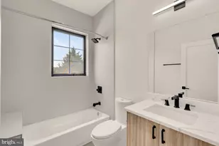 330 16th St SE, Washington, DC 20003 - Photo 28