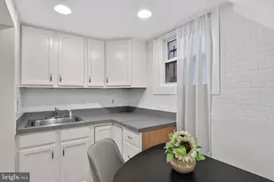 208 12th St SE, Washington, DC 20003 - Photo 40