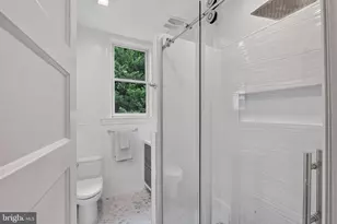 208 12th St SE, Washington, DC 20003 - Photo 32