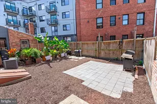 815 L St SE, Washington, DC 20003 - Photo 16