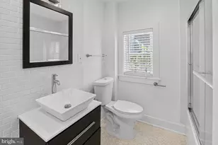 815 L St SE, Washington, DC 20003 - Photo 14