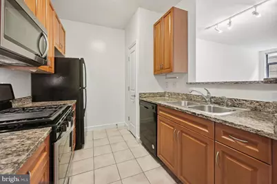 1111 25th Street NW #302, Washington, DC 20037 - Photo 4