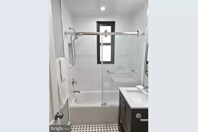 1010 25th Street NW #208, Washington, DC 20037 - Photo 18