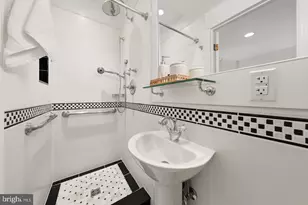 2110 O St NW, Washington, DC 20037 - Photo 16