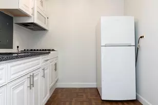 730 24th St NW, Washington, DC 20037 - Photo 4