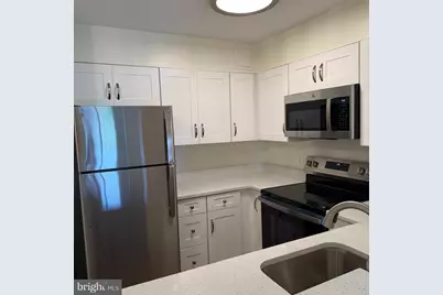 2111 Wisconsin Avenue NW #319, Washington, DC 20007 - Photo 8