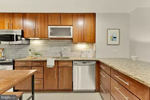 1025 1st SE, Washington, DC 20003 - Photo 8