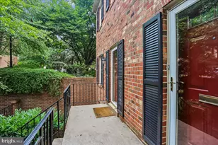 3217 Sutton Pl NW, Washington, DC 20016 - Photo 4