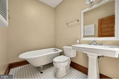 221 E Street SE, Washington, DC 20003 - Photo 48