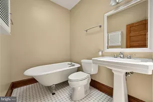 221 E St SE, Washington, DC 20003 - Photo 48