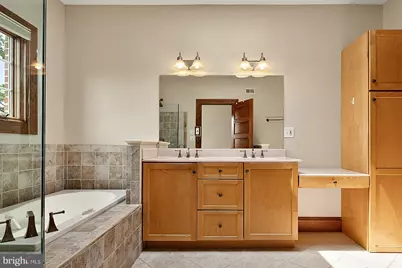 221 E Street SE, Washington, DC 20003 - Photo 38