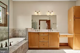 221 E St SE, Washington, DC 20003 - Photo 38